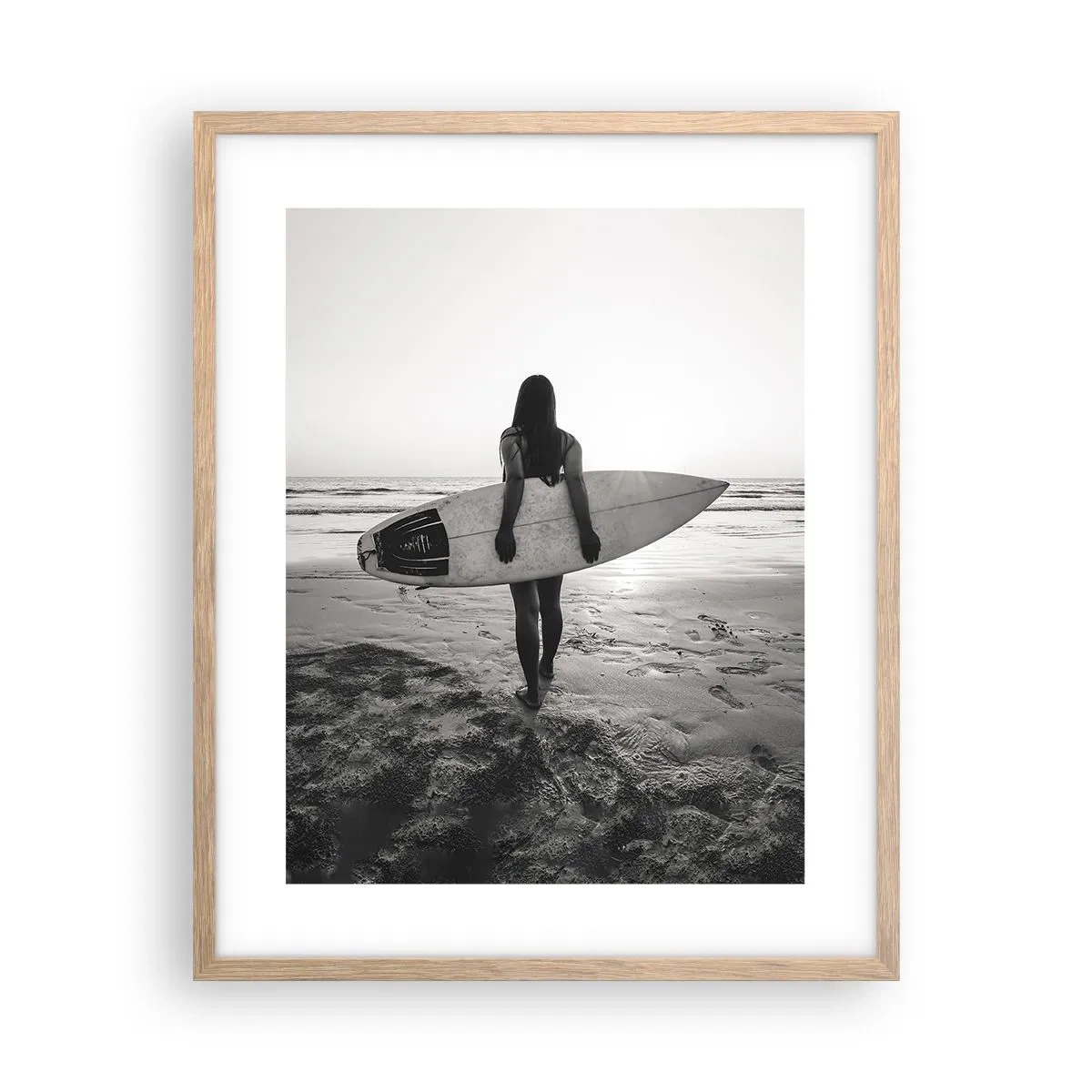 Plakat i ramme af lyst egetræ - Datter af havbølgen - 40x50 cm