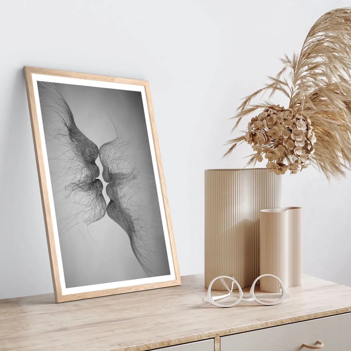 Plakat i ramme af lyst egetræ - Vindens kys - 70x100 cm