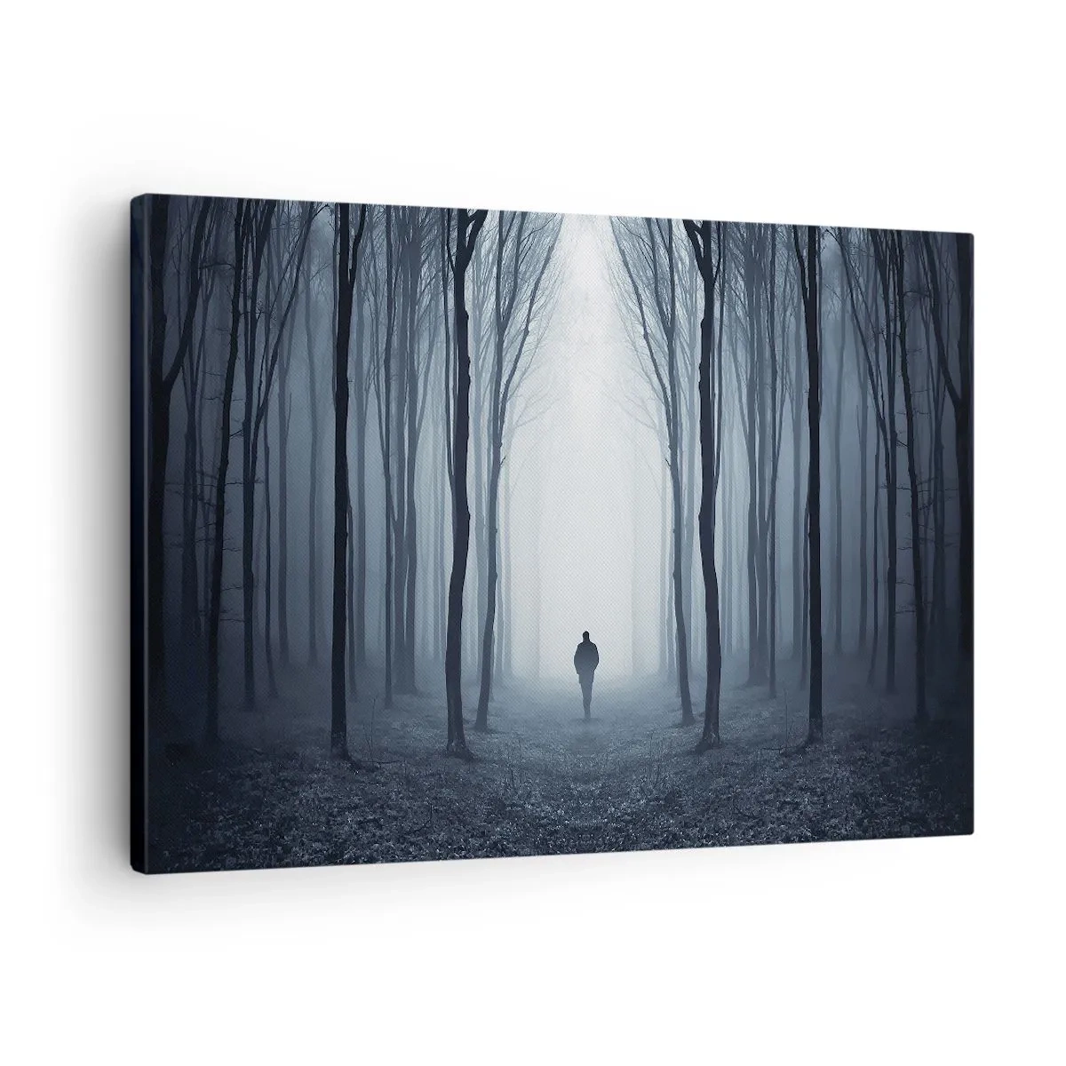 Lærredstryk - Billede på lærred - En figur går blandt træerne i en tåget skov - 70x50cm - Og alt sammen ganske enkelt - Moderne vægdekoration til stue og soveværelse ARTTOR