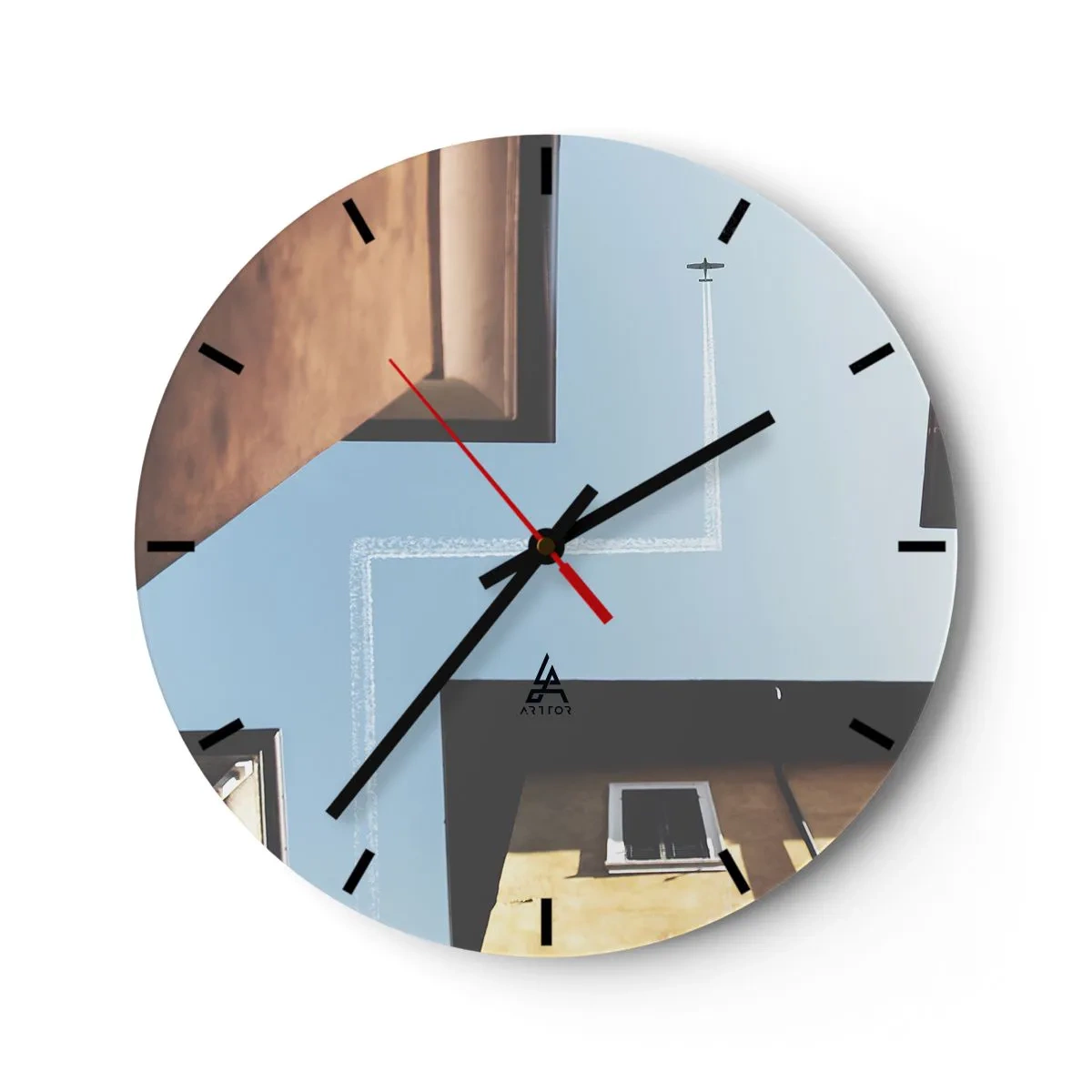 Vægur, Uret - Udsigt fra gårdspladsen til en blå himmel med et fly - 30x30cm - Over den urbane labyrint - Moderne vægdekoration til stue, køkken og soveværelse ARTTOR