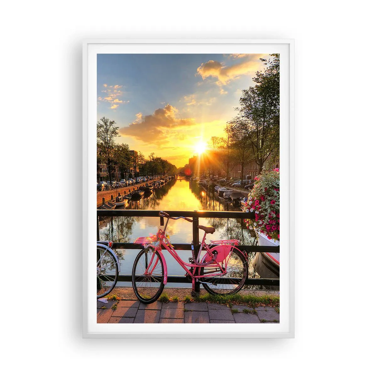 Plakat i hvid ramme - Forårsmorgen i Amsterdam - 70x100 cm