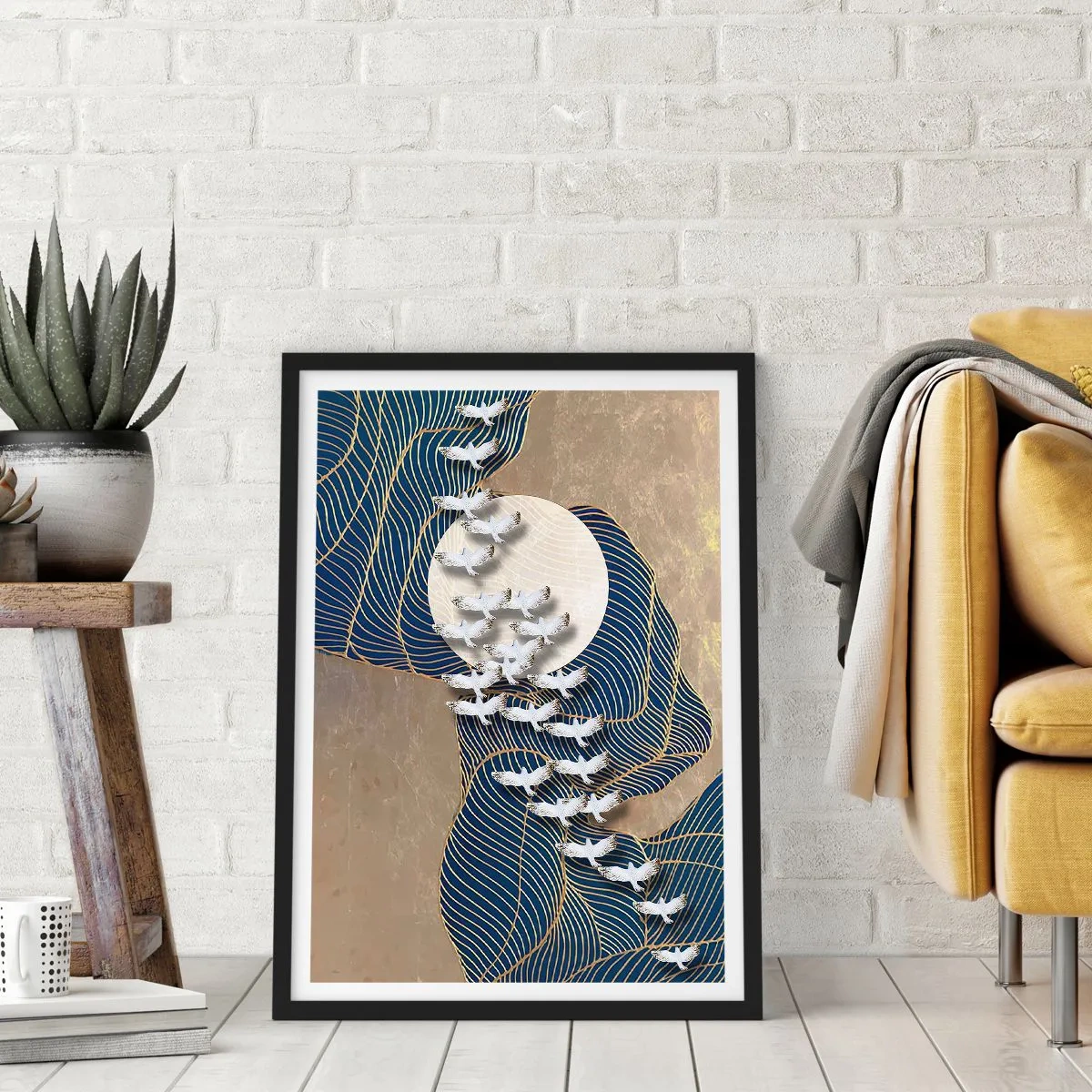 Plakat i sort ramme - Abstrakt komposition med fugle og månen i gyldne toner - 50x70cm - Frihed, rejselyst, fællesskab - Moderne vægdekoration til stue og soveværelse ARTTOR