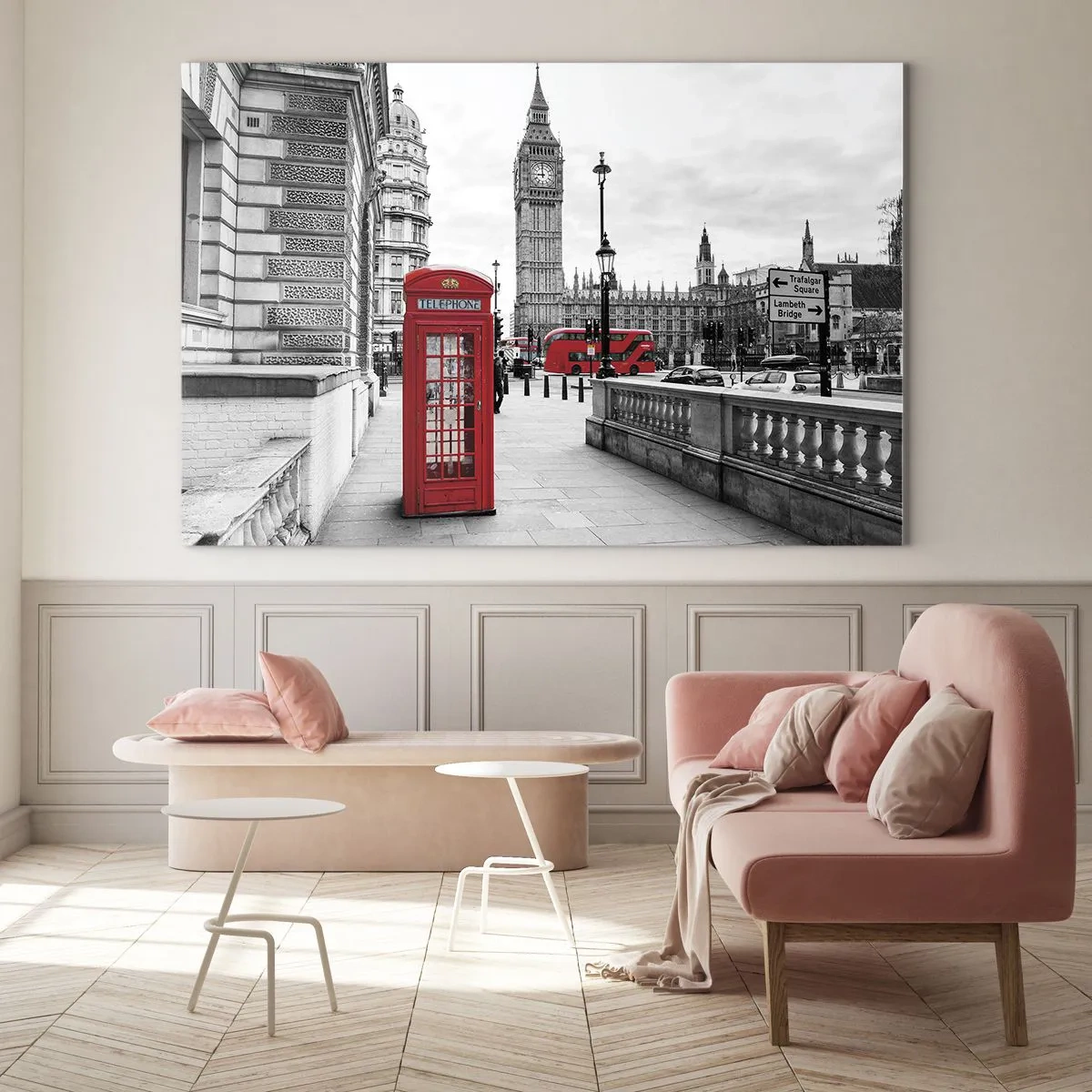 Billede på glas - Sort og hvidt London med en rød telefonboks og bus - 70x50cm - Uden tvivl, London - Moderne vægdekoration til stue og soveværelse ARTTOR