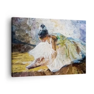 Lærredstryk - Billede på lærred - En ballerina i en hvid kjole i malerisk stil mod en impressionistisk baggrund. - 70x50cm - Fra et maleri af Degas - Moderne vægdekoration til stue og soveværelse ARTTOR