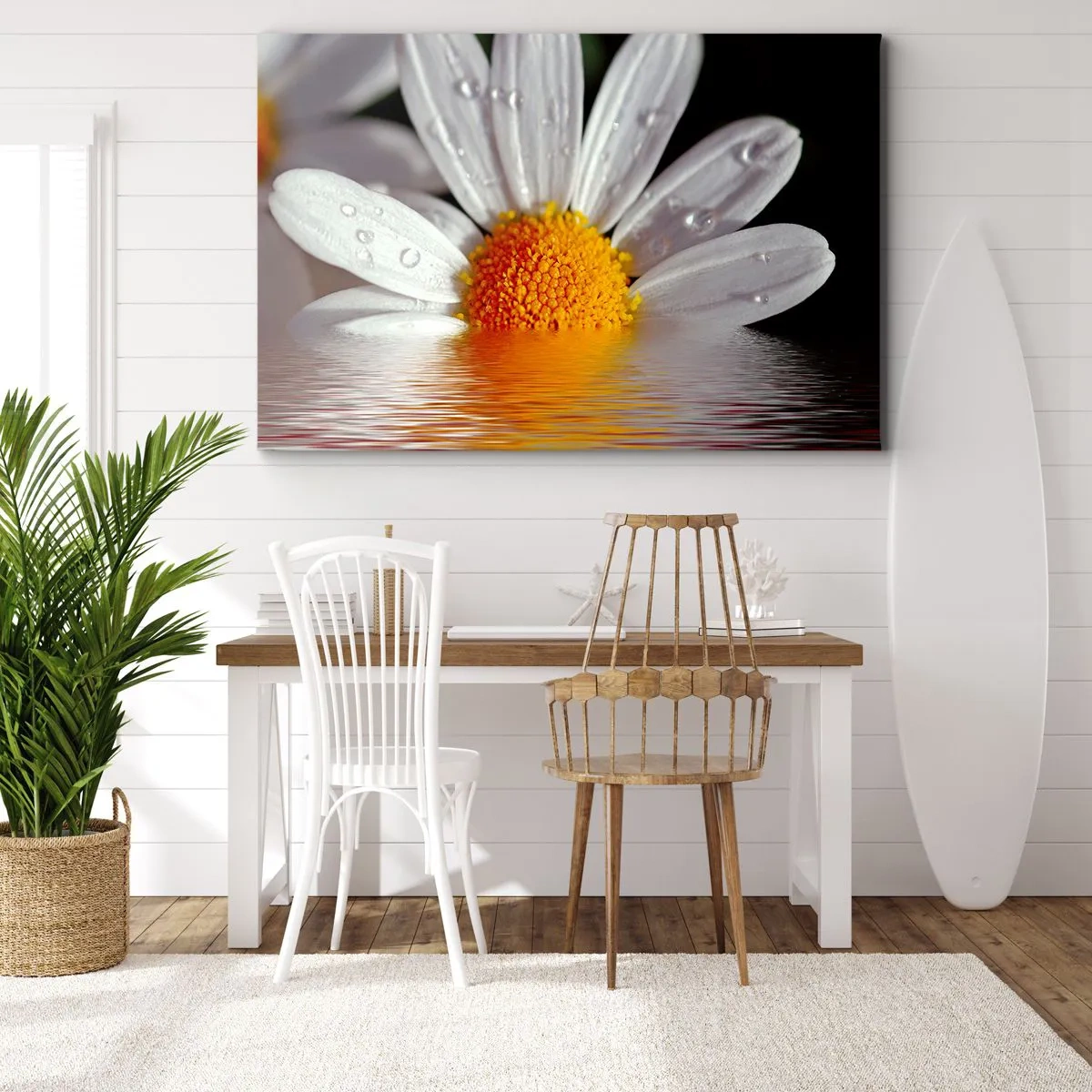 Lærredstryk - Billede på lærred - En hvid marguerit med vanddråber nedsænket i en vandrefleksion - 70x50cm - Den opgående sol på margaret - Moderne vægdekoration til stue og soveværelse ARTTOR