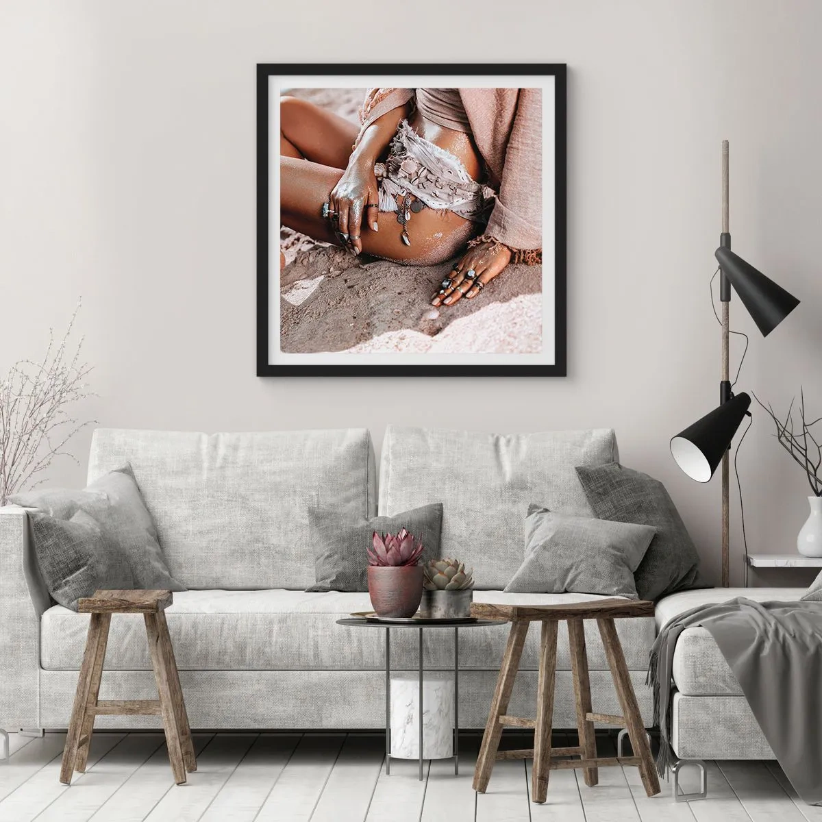 Plakat i sort ramme - Kastet ud af bølgerne? - 50x50 cm