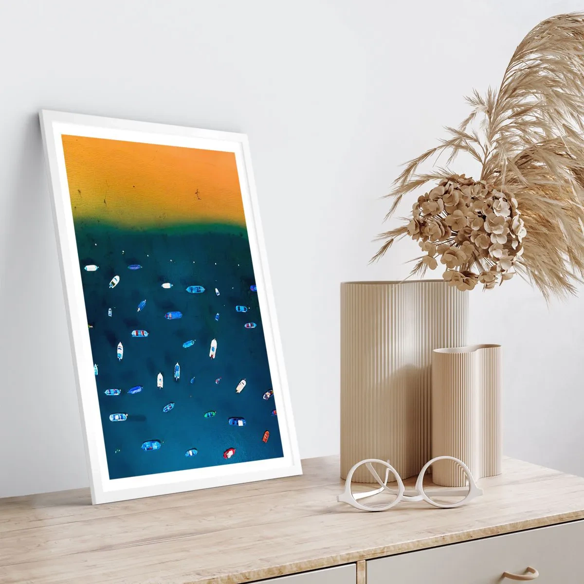 Plakat i hvid ramme - En ferieleg - 70x100 cm