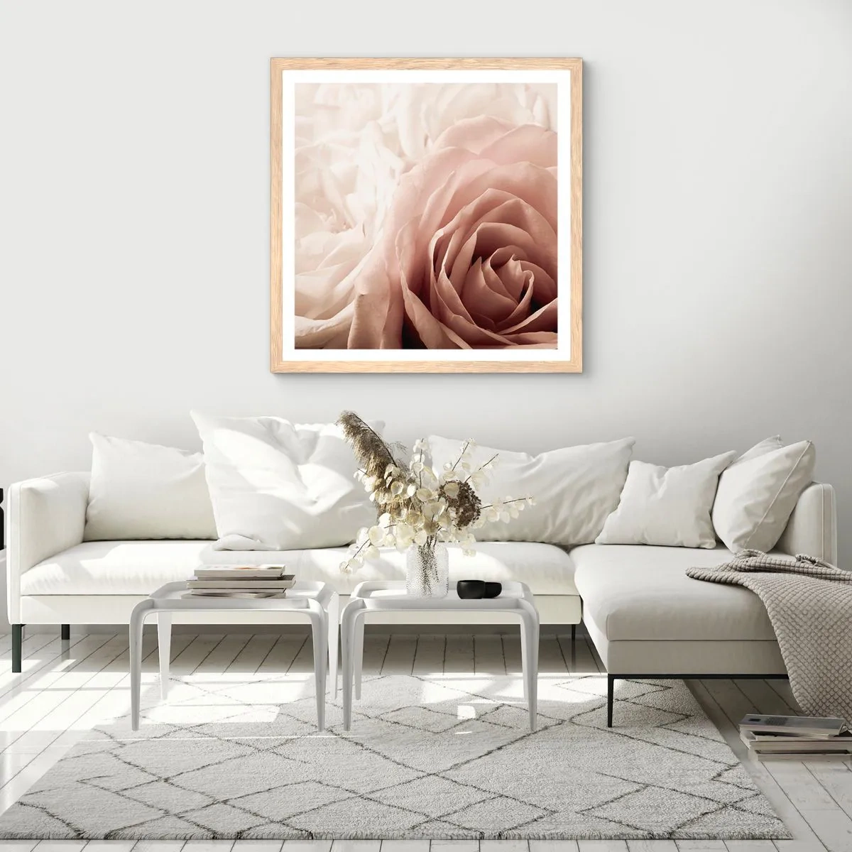 Plakat i ramme af lyst egetræ - I rosens hjerte - 60x60 cm