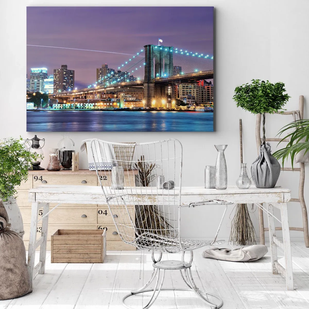Lærredstryk - Billede på lærred - Brooklyn Bridge om natten med byen oplyst i baggrunden - 70x50cm - I mange år har Brooklyn Bridge - Moderne vægdekoration til stue og soveværelse ARTTOR