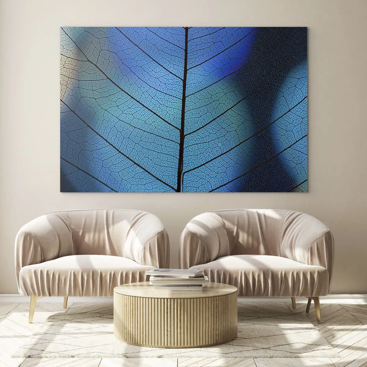 Billede på glas - Et nærbillede af et blåt blad, der viser årestrukturen. - 70x50cm - Indviklet konstruktion - Moderne vægdekoration til stue og soveværelse ARTTOR