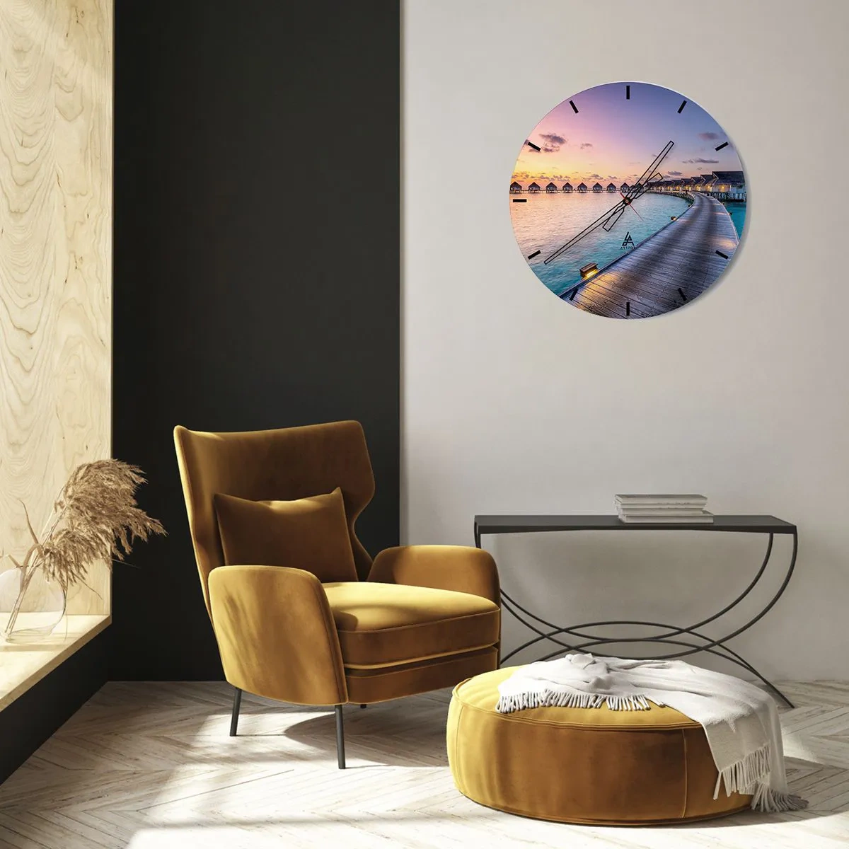 Vægur, Uret - En sti langs stranden med bungalows mod den nedgående sols baggrund - 30x30cm - Ferie - tilbage til kilden - Moderne vægdekoration til stue, køkken og soveværelse ARTTOR