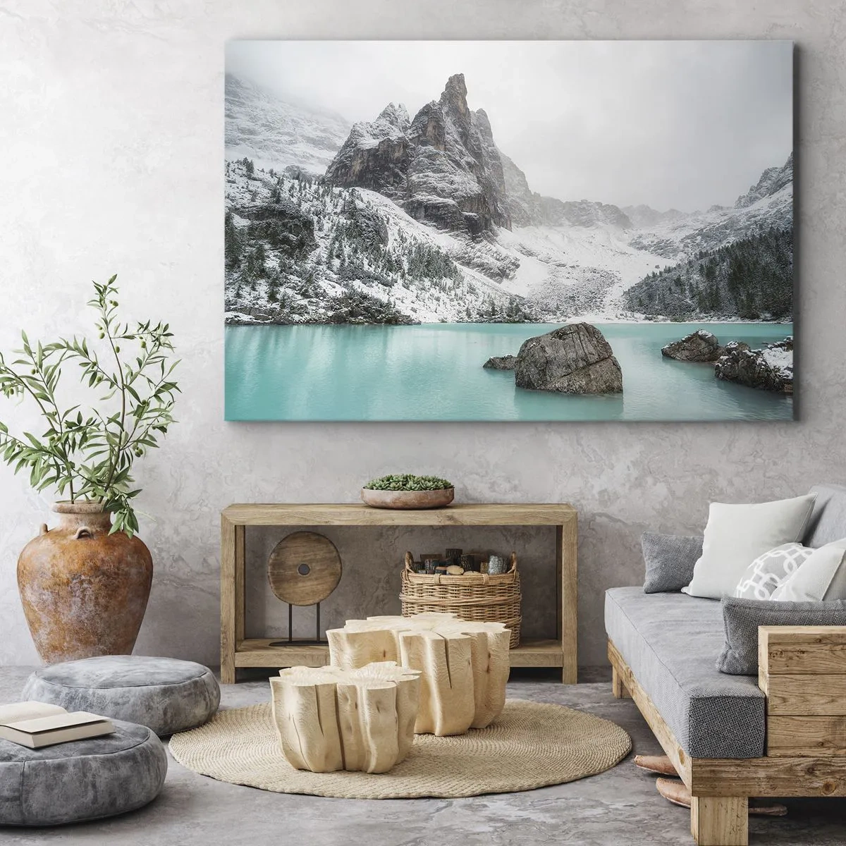 Lærredstryk - Billede på lærred - Et bjerglandskab med en sø omgivet af snedækkede tinder - 70x50cm - På vagt - Moderne vægdekoration til stue og soveværelse ARTTOR
