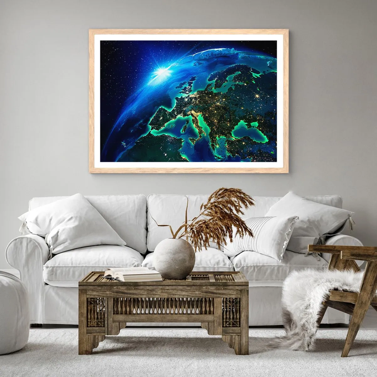 Plakat i ramme af lyst egetræ - Et funklende Europa - 91x61 cm