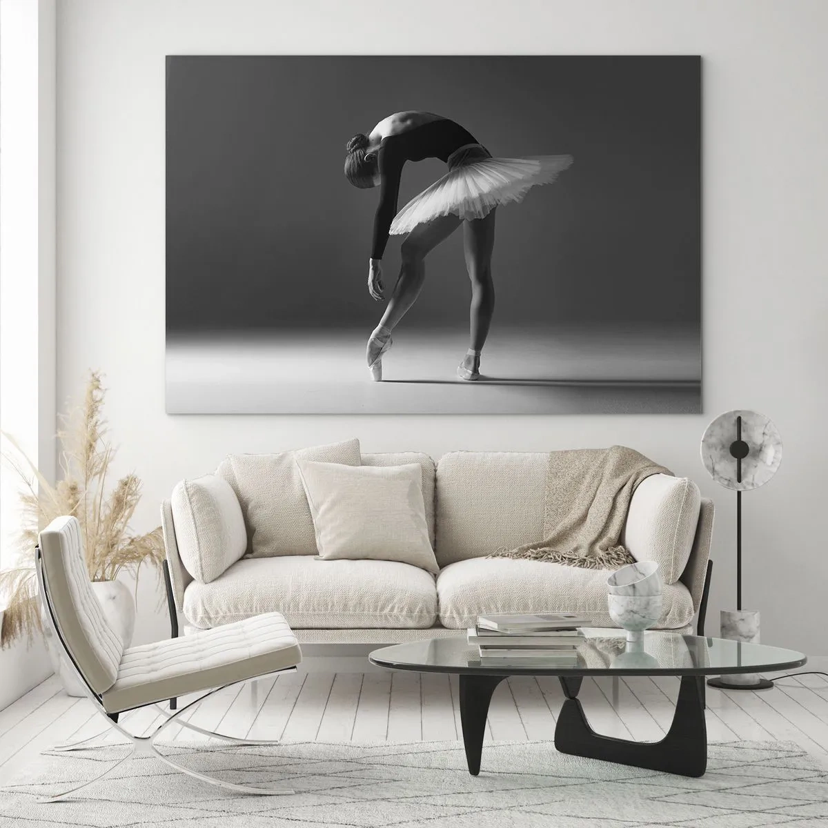 Billede på glas - Sort og hvid silhuet af en ballerina i en yndefuld positur - 70x50cm - Bella balerina - Moderne vægdekoration til stue og soveværelse ARTTOR