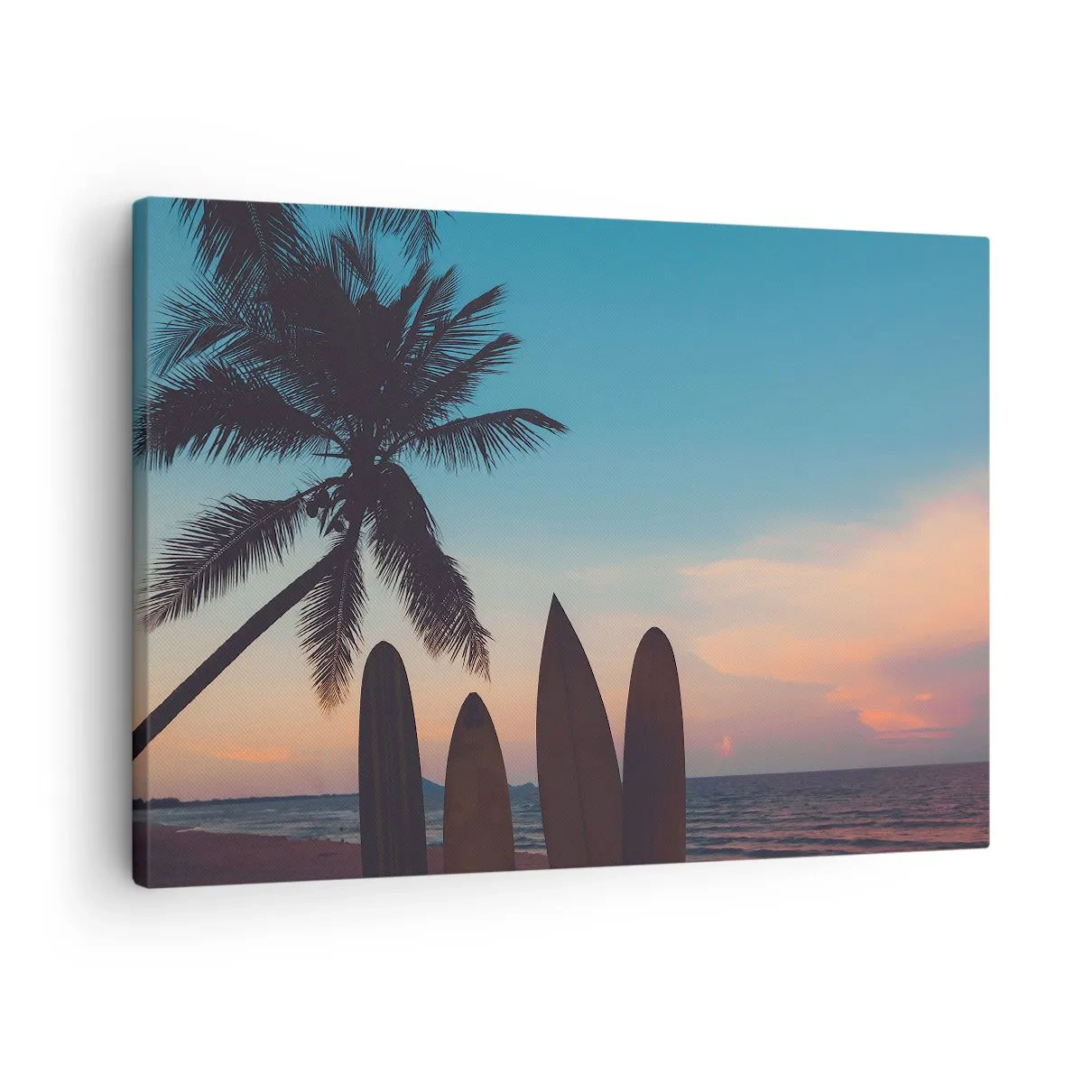 Lærredstryk - Billede på lærred - Surfbrætter mod baggrunden af et palmetræ og en solnedgang - 70x50cm - I morgen bliver også sjovt - Moderne vægdekoration til stue og soveværelse ARTTOR