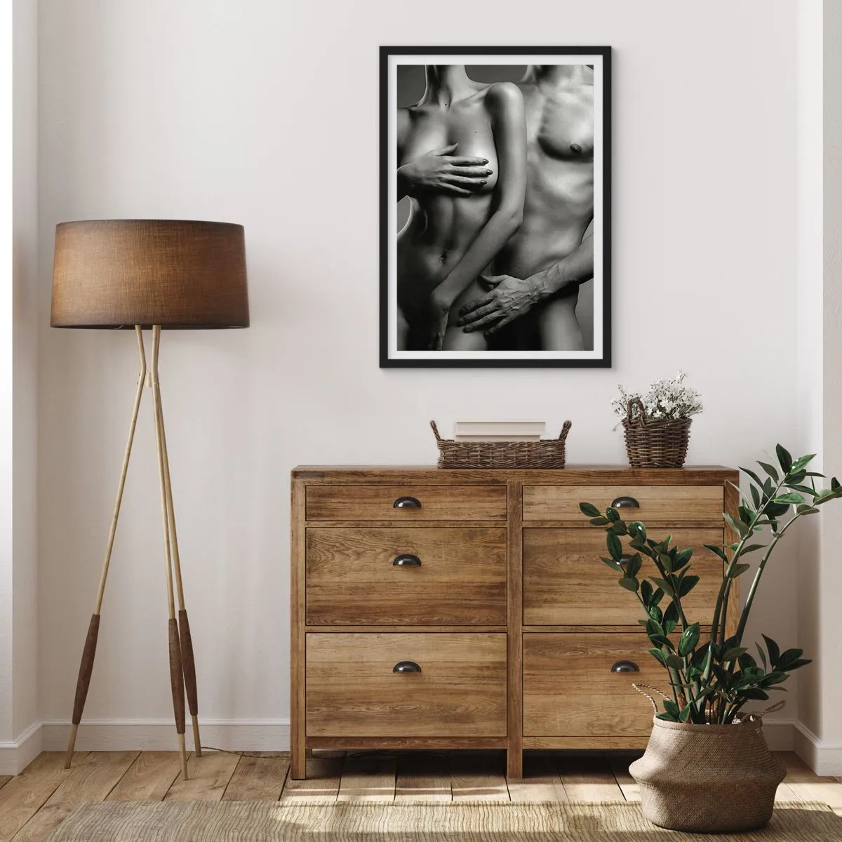 Plakat i sort ramme - Kunstnerisk nøgenbillede af en kvinde og en mand i sort-hvid - 50x70cm - Adam og Eva - Moderne vægdekoration til stue og soveværelse ARTTOR