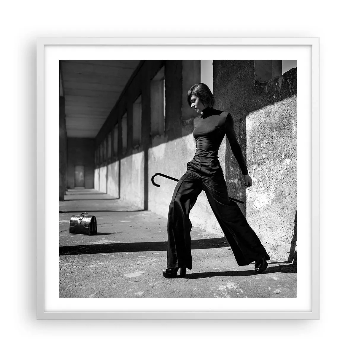 Plakat i hvid ramme - Byens elegance - 60x60 cm