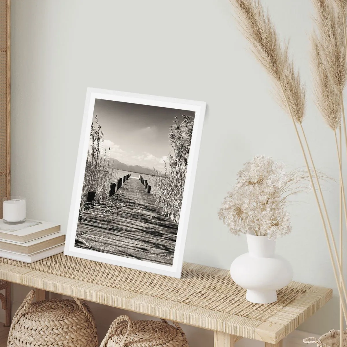 Plakat i hvid ramme - I græssernes fred - 70x100 cm