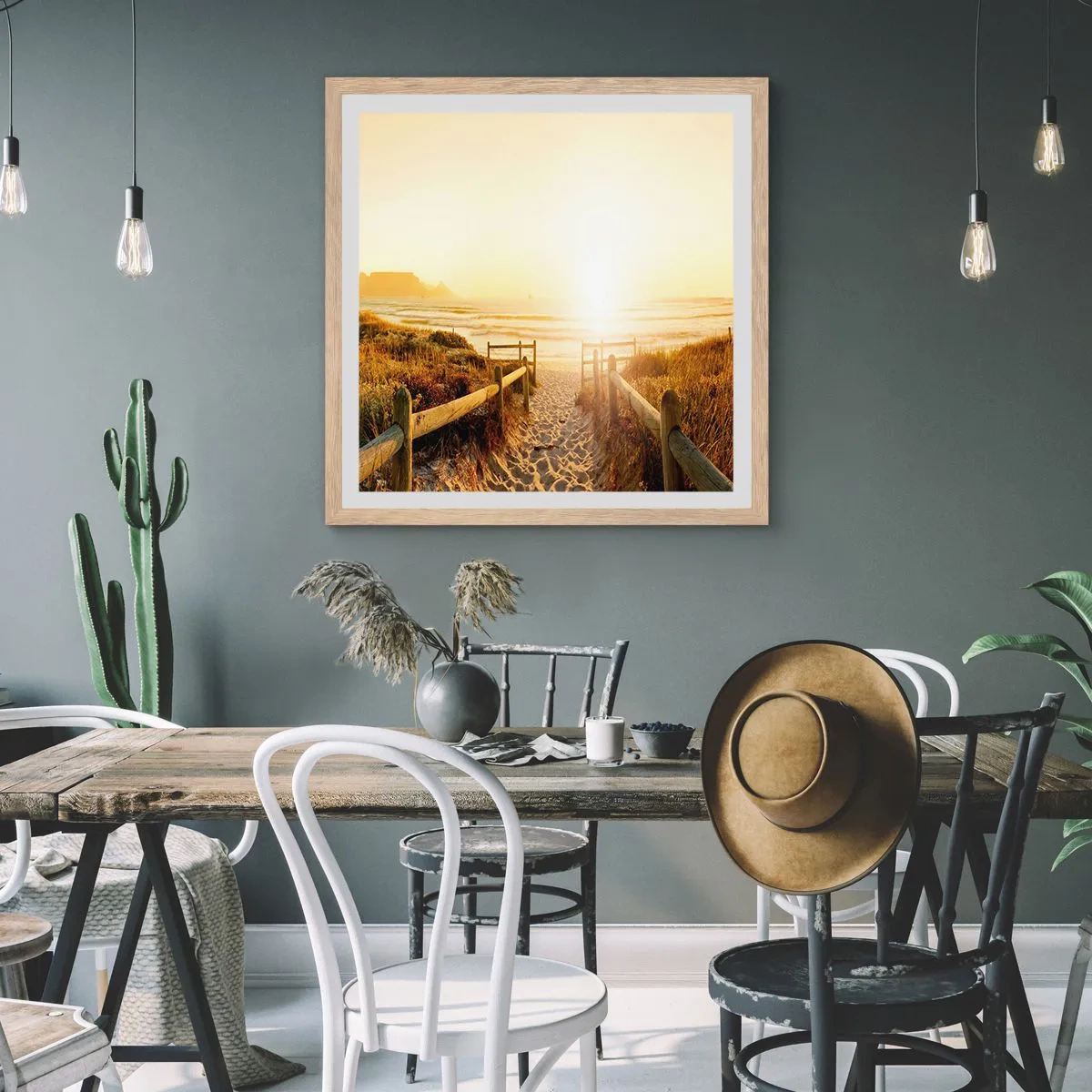 Plakat i ramme af lyst egetræ - Over klitten, mod solen - 60x60 cm