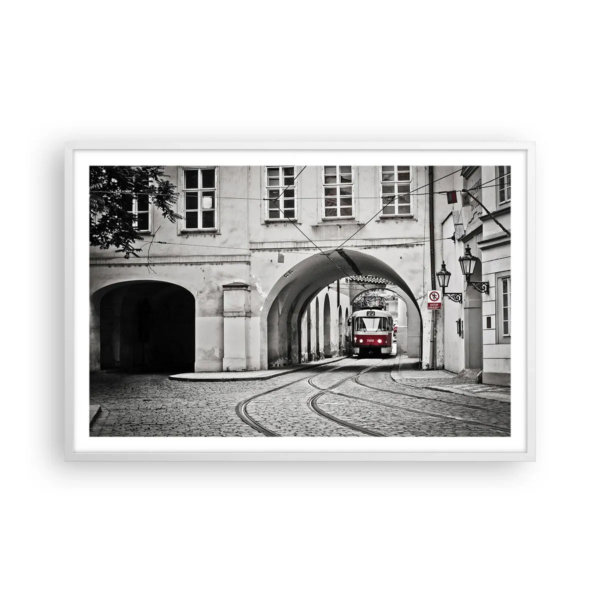 Plakat i hvid ramme - Gennem byens labyrint - 91x61 cm