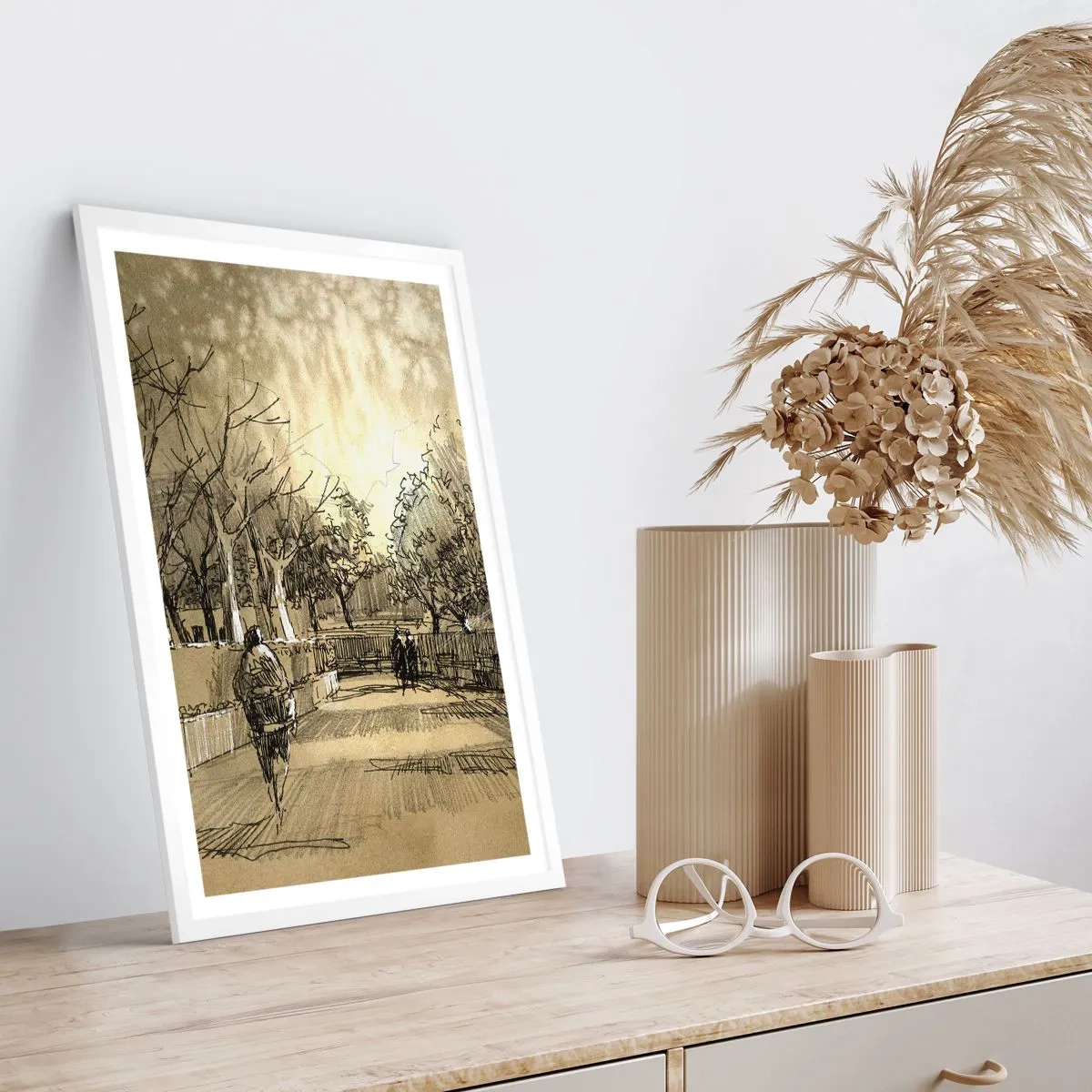 Plakat i hvid ramme - Et øjeblik med fjer - 30x40 cm