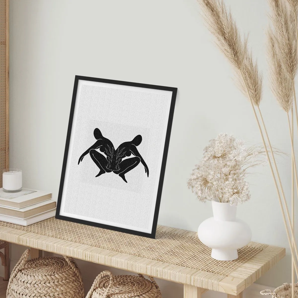 Plakat i sort ramme - Sorte silhuetter af figurer i en symmetrisk komposition - 50x70cm - En delt sjæl - Moderne vægdekoration til stue og soveværelse ARTTOR