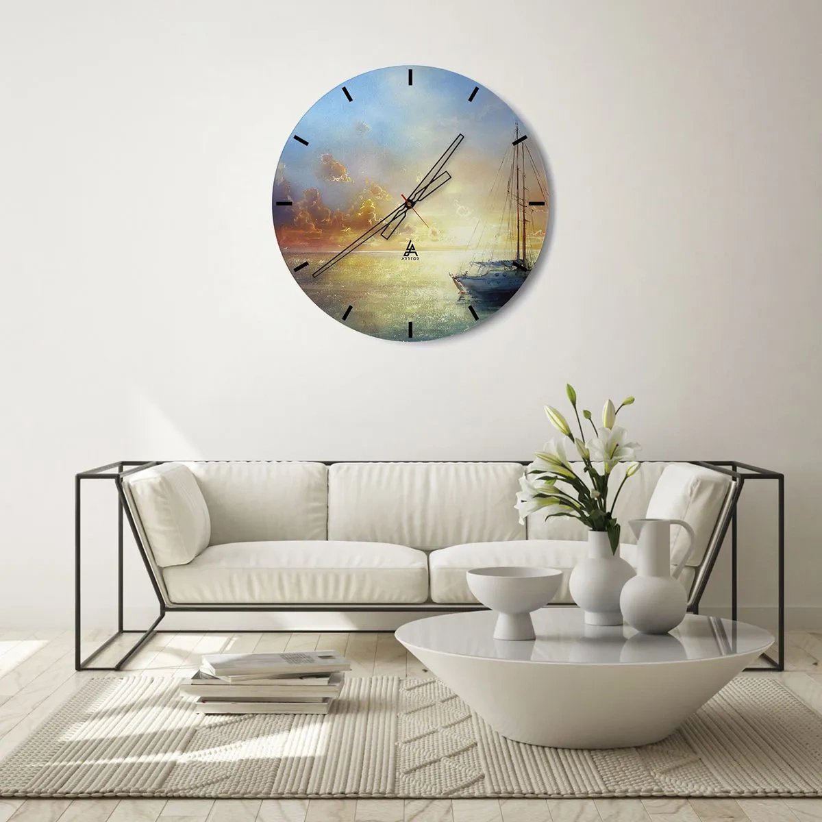 Vægur, Uret - En sejlbåd på havet under solnedgang - 30x30cm - I en gylden bugt - Moderne vægdekoration til stue, køkken og soveværelse ARTTOR
