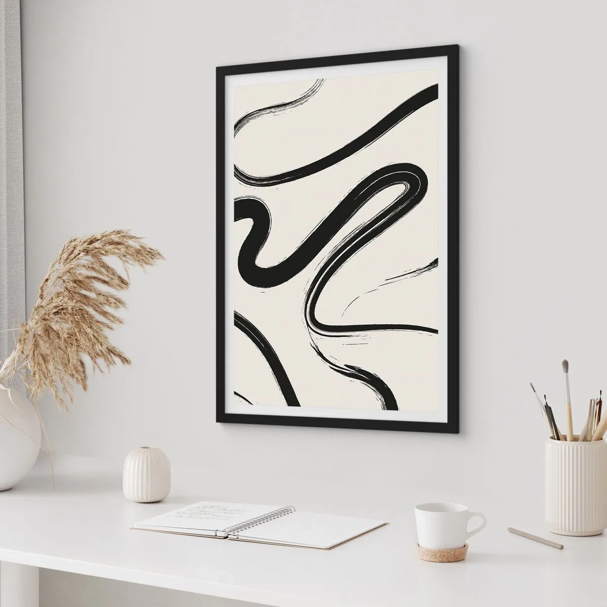 Plakat i sort ramme - Abstrakte sorte linjer på en lys baggrund - 50x70cm - Sort og hvid fantasifuldhed - Moderne vægdekoration til stue og soveværelse ARTTOR