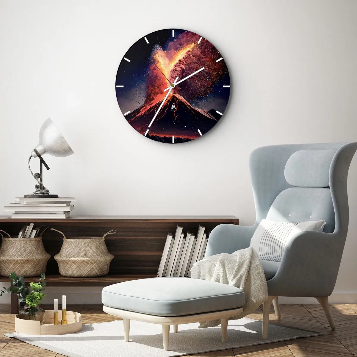 Vægur, Uret - Vulkanudbrud med en fontæne af ild og røg mod en natbaggrund - 30x30cm - Skønhed og rædsel - Moderne vægdekoration til stue, køkken og soveværelse ARTTOR