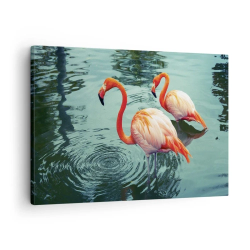 Lærredstryk - Billede på lærred - To flamingoer i det rolige vand, der afspejler deres omgivelser - 70x50cm - Vi er nu på mode - Moderne vægdekoration til stue og soveværelse ARTTOR