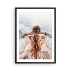 Plakat i sort ramme - Kvinde i boho-kjole med udsigt over havet - 50x70cm - På vej mod lykken - Moderne vægdekoration til stue og soveværelse ARTTOR
