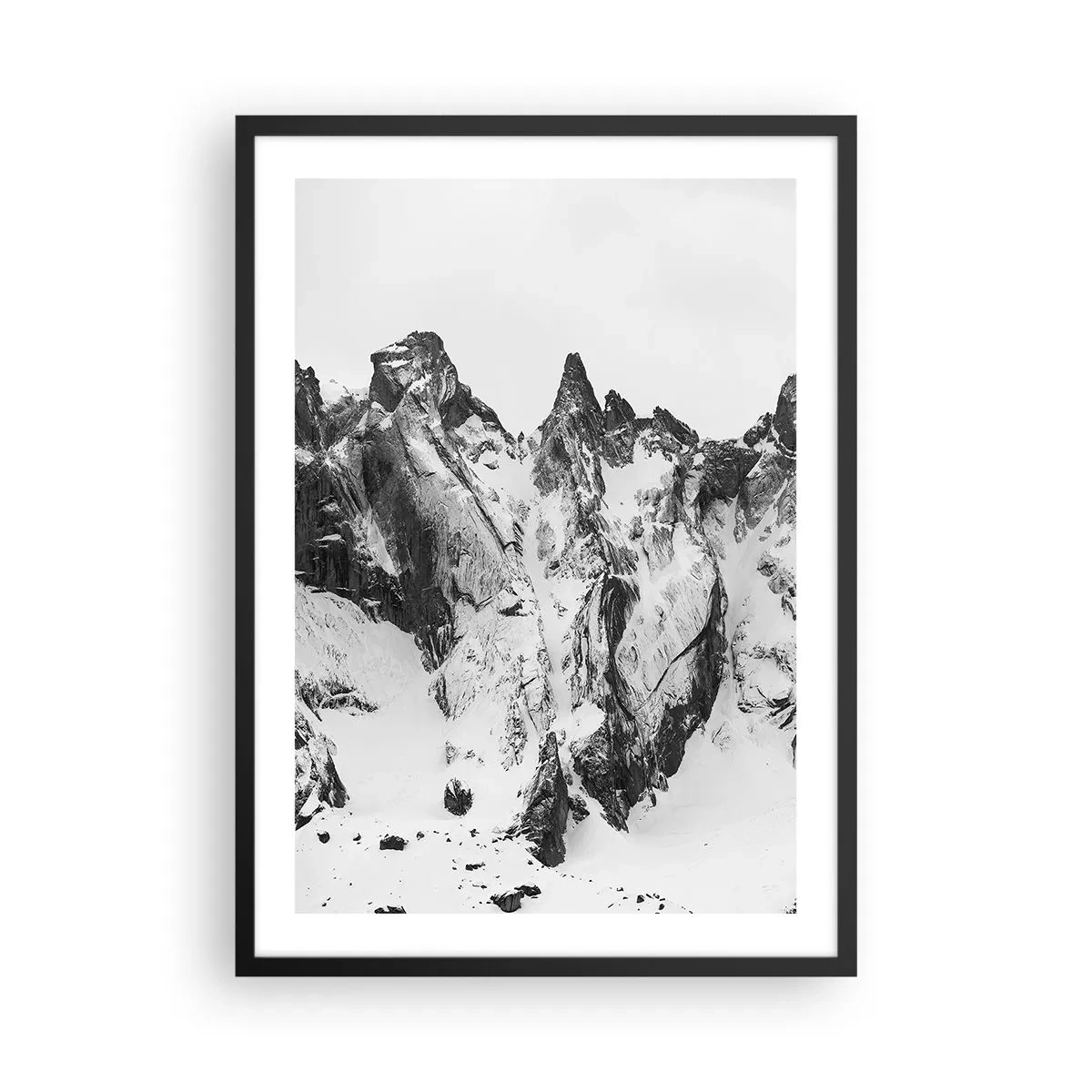 Plakat i sort ramme - Et barskt bjerglandskab i sort-hvid - 50x70cm - Granit truende højderyg - Moderne vægdekoration til stue og soveværelse ARTTOR