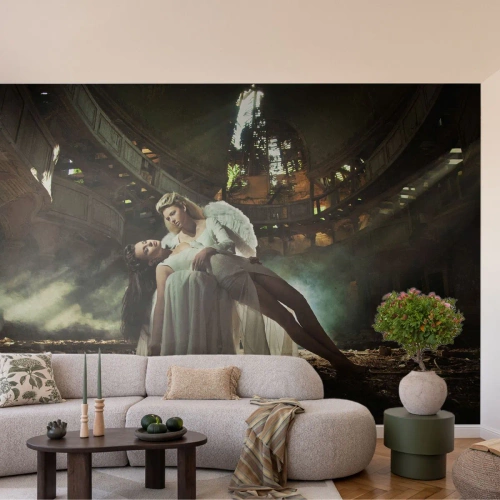 Fototapet Premium Sand - Ånden i det gamle teater - Kvinde, Engel, Stykke - 150x105 cm