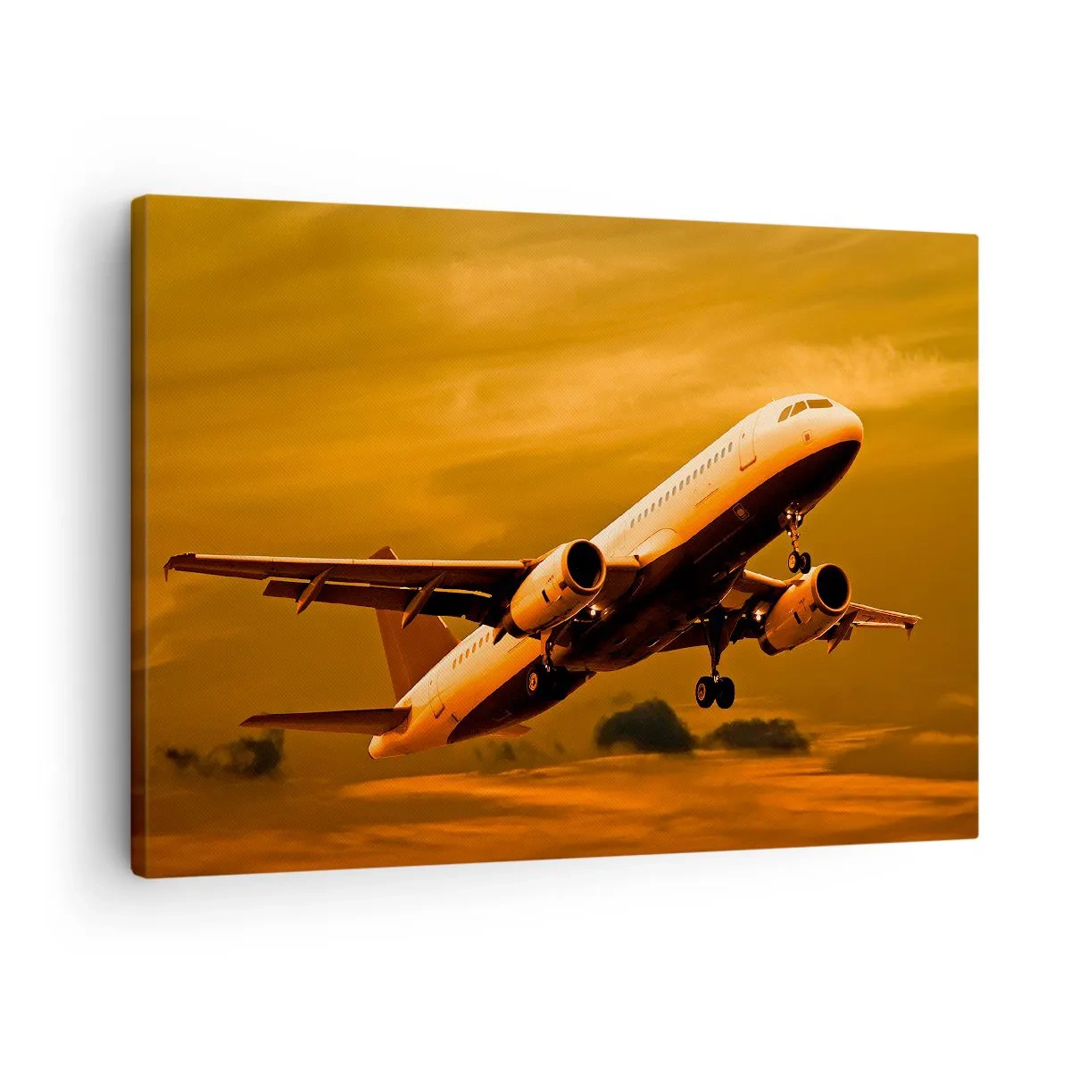 Lærredstryk - Billede på lærred - Et passagerfly letter mod en gylden solnedgangshimmel. - 70x50cm - Flugten ind i solen - Moderne vægdekoration til stue og soveværelse ARTTOR