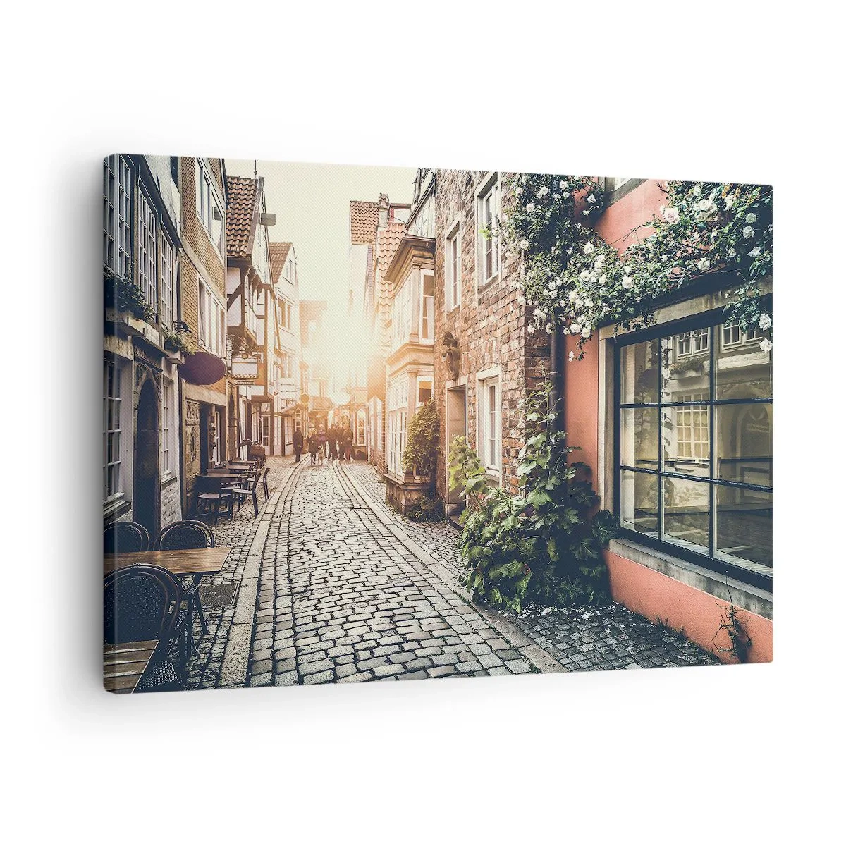 Lærredstryk - Billede på lærred - En charmerende gade med stenbelægning og blomster - 70x50cm - En rosengyde i et lyserødt skær - Moderne vægdekoration til stue og soveværelse ARTTOR