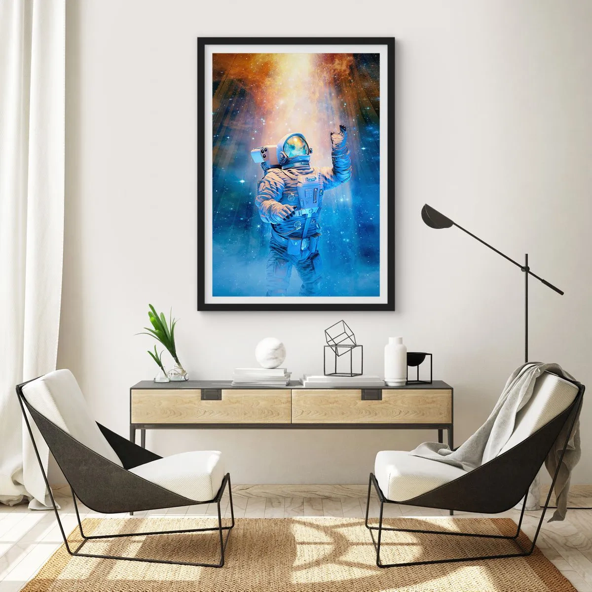 Plakat i sort ramme - Astronaut i lyset af stjerner og galakser i rummet - 50x70cm - Endelig på destinationen - Moderne vægdekoration til stue og soveværelse ARTTOR