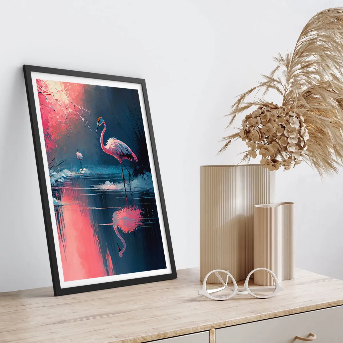 Plakat i sort ramme - Flamingoer på en rolig sø - 50x70cm - En fugls tilflugtssted - Moderne vægdekoration til stue og soveværelse ARTTOR