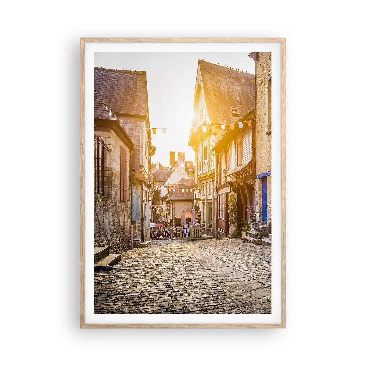 Plakat i ramme af lyst egetræ - Byens hvide spøgelse - 70x100 cm