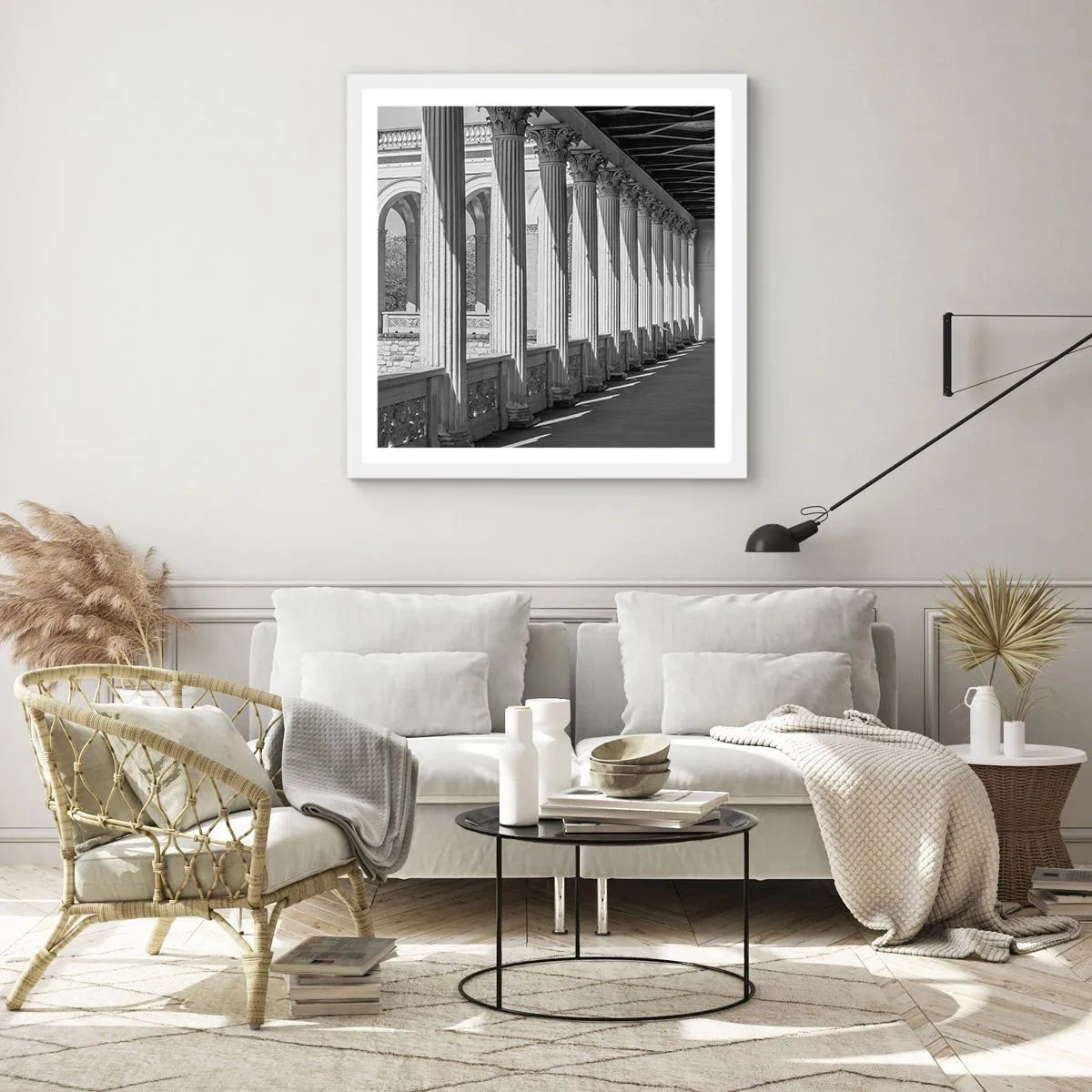 Plakat i hvid ramme - Solrig arkade - 50x50 cm