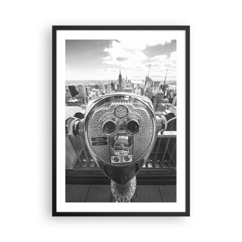 Plakat i sort ramme - En monokromatisk udsigt over New York City med en kikkert i forgrunden. - 50x70cm - Byen over byer - Moderne vægdekoration til stue og soveværelse ARTTOR