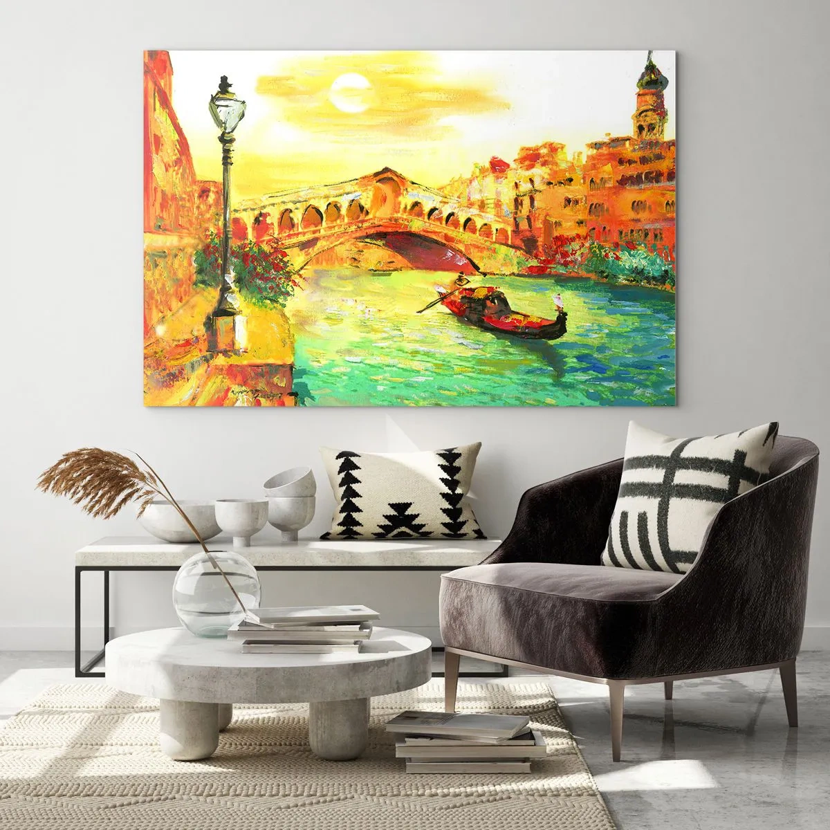 Billede på glas - Kanal med gondol og bro i solens stråler - 70x50cm - De elskendes pilgrimsrejse - Moderne vægdekoration til stue og soveværelse ARTTOR