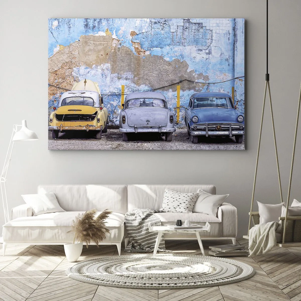 Lærredstryk - Billede på lærred - Gamle biler på baggrund af en ødelagt mur - 70x50cm - Møde for veteraner - Moderne vægdekoration til stue og soveværelse ARTTOR