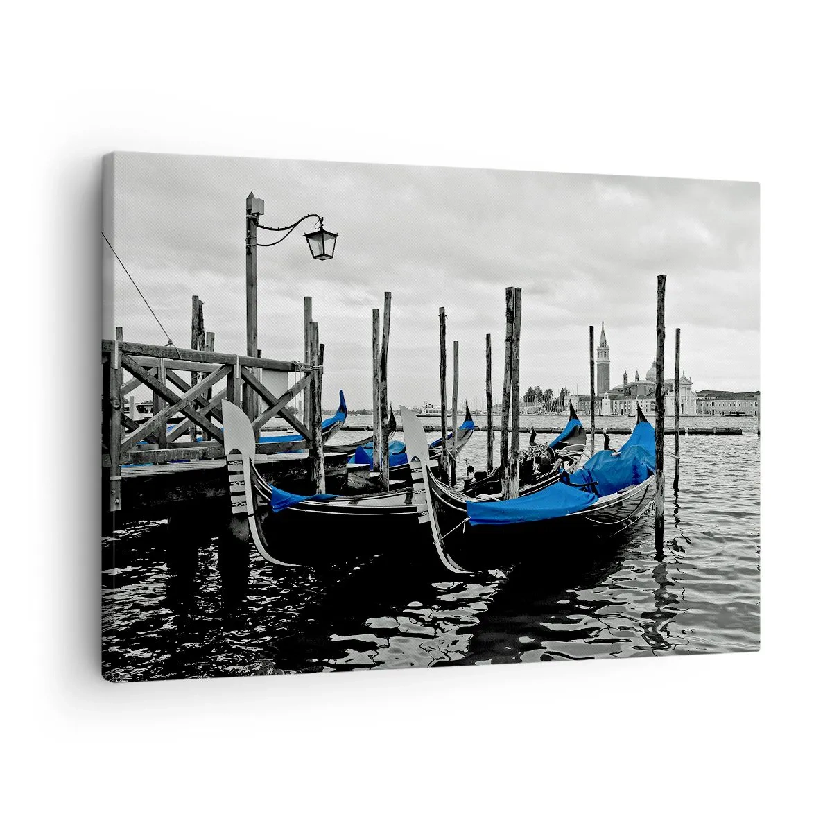 Lærredstryk - Billede på lærred - Gondoler i Venedig med blå overdækninger - 70x50cm - Eftertænksomt Venedig - Moderne vægdekoration til stue og soveværelse ARTTOR