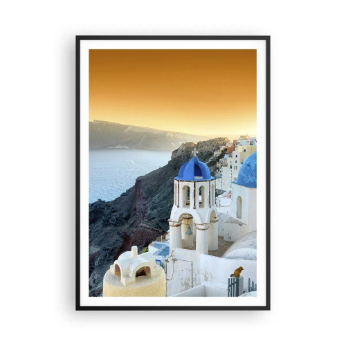 Plakat i sort ramme - Santorini - omfavnet af klipperne - 70x100 cm