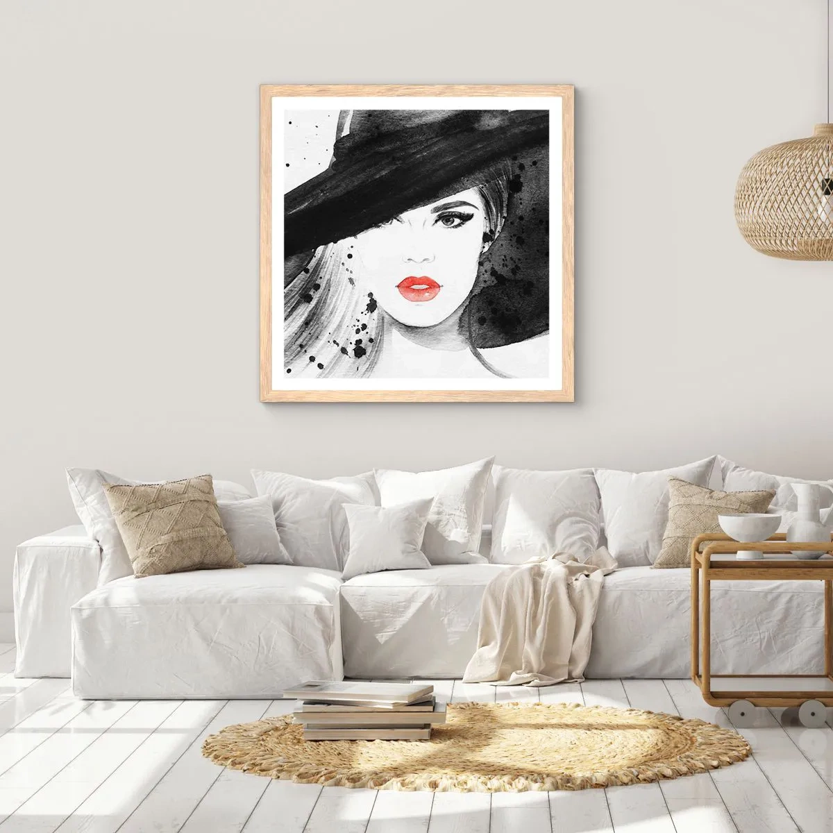Plakat i ramme af lyst egetræ - Dame i sort - 50x50 cm