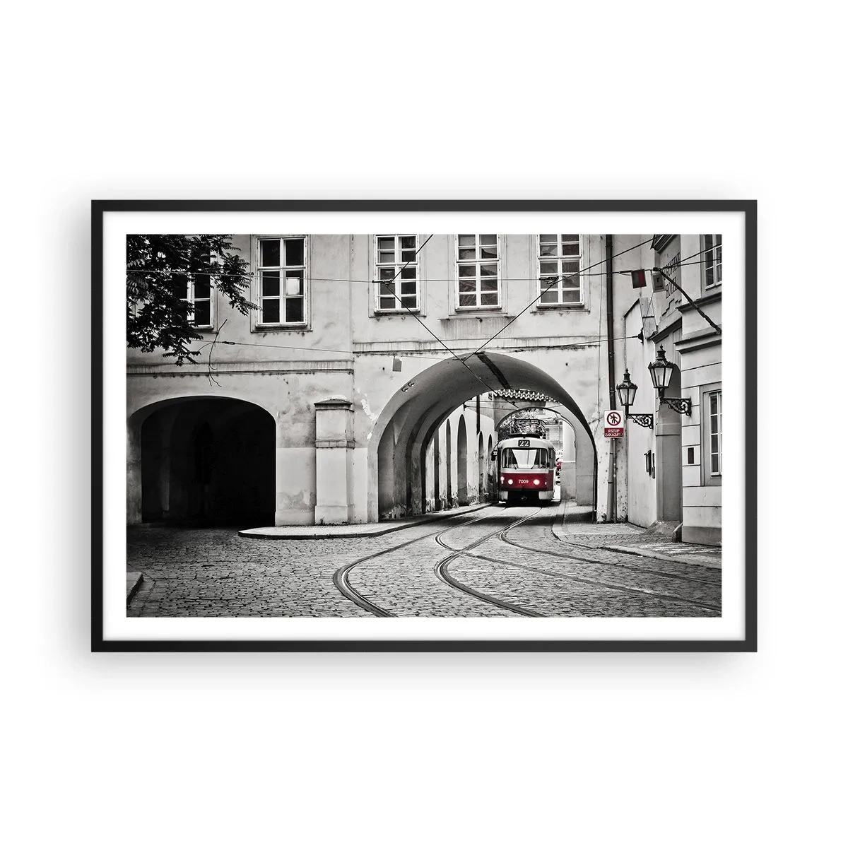 Plakat i sort ramme - Gennem byens labyrint - 91x61 cm