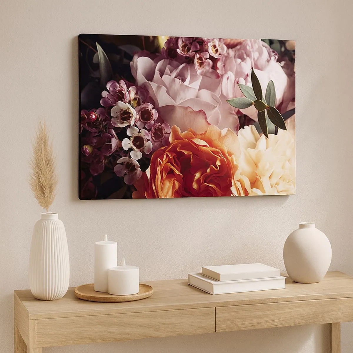 Lærredstryk - Billede på lærred - Et nærbillede af en farverig blomsterkomposition - 70x50cm - Indhyllet i skønhed - Moderne vægdekoration til stue og soveværelse ARTTOR
