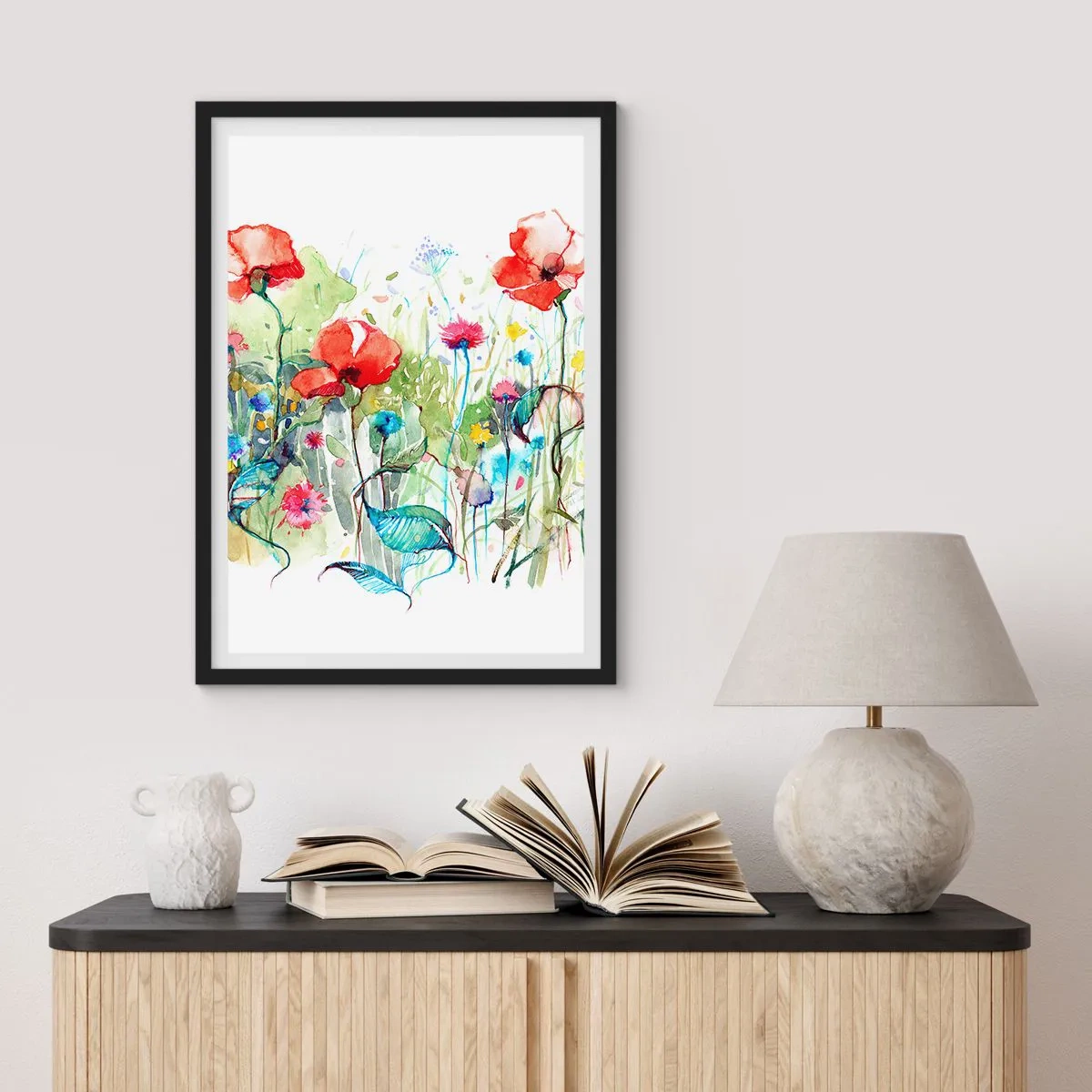Plakat i sort ramme - En blomstrende eng i maj - 70x100 cm