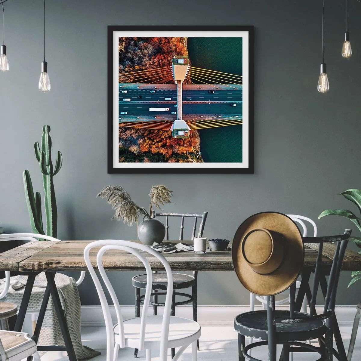 Plakat i sort ramme - Bag vandet, bag skovene - 50x50 cm