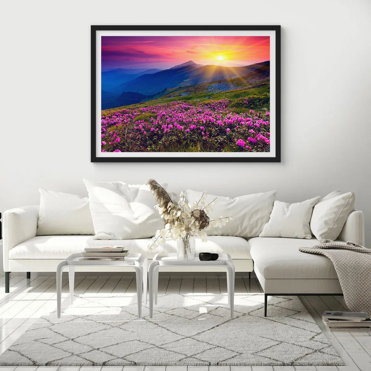 Plakat i sort ramme - ... Og rundt omkring dufter det af fyrretræer og krydderurter - 40x30 cm